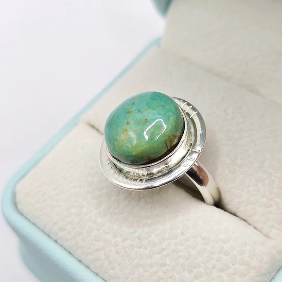 Round Turquoise Ring - Picture 4 of 5